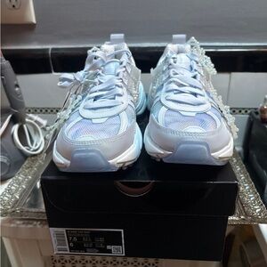 Women’s Nike v2k run